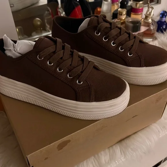 Steve Madden sneakers - Picture 1 of 6